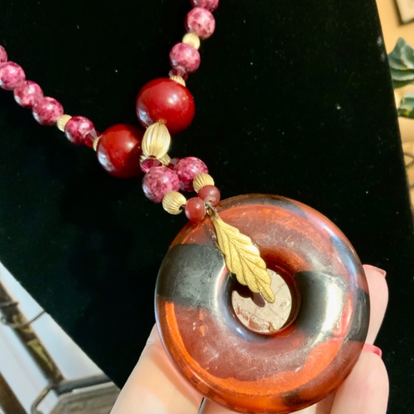 HANDMADE VINTAGE PENDANT STATEMENT NECKLACE Filagree Garnet Crystal Stone Beads - Picture 9 of 11